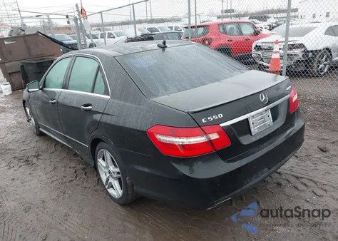 2011 Mercedes-Benz E 550 4Matic z USA, uszkodzony, nr VIN WDDHF9AB4BA349378